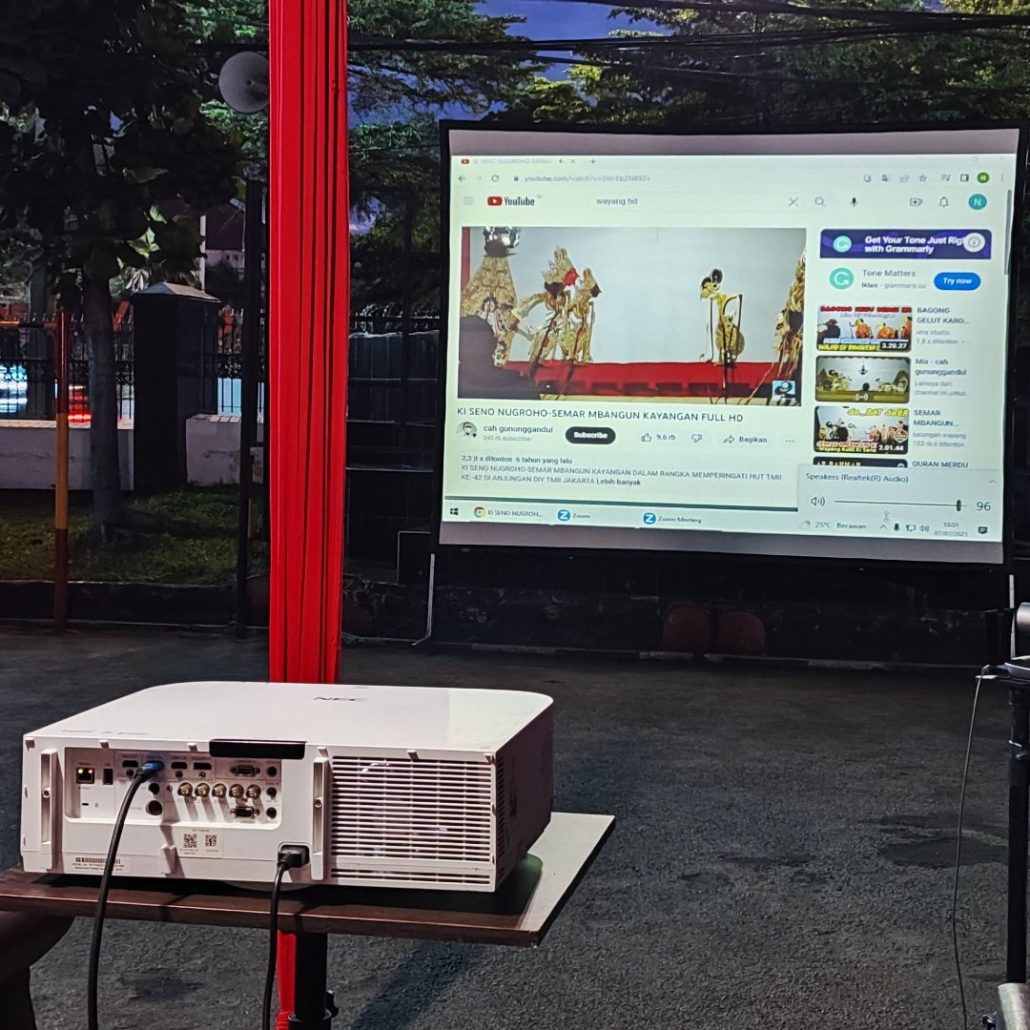 Harga Sewa Proyektor di MaximaRent, Solusi Praktis untuk Berbagai Kebutuhan Acara
